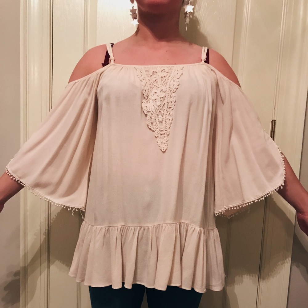 Open shoulder Francesca’s top with peasant sleeves